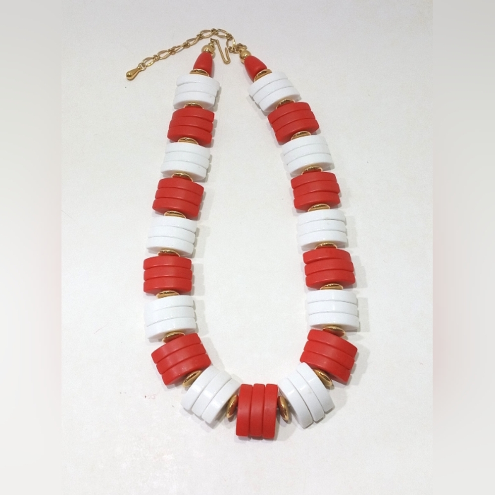Avon Spectator Necklace Coral Red and White Disc Trio Gold 1986